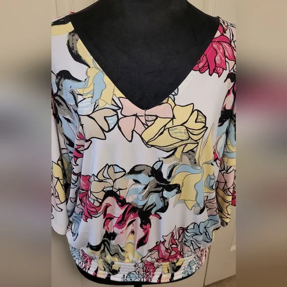 White House Black Market WHBM Multicolor Floral Blouse  SIZE M - Picture 3 of 11